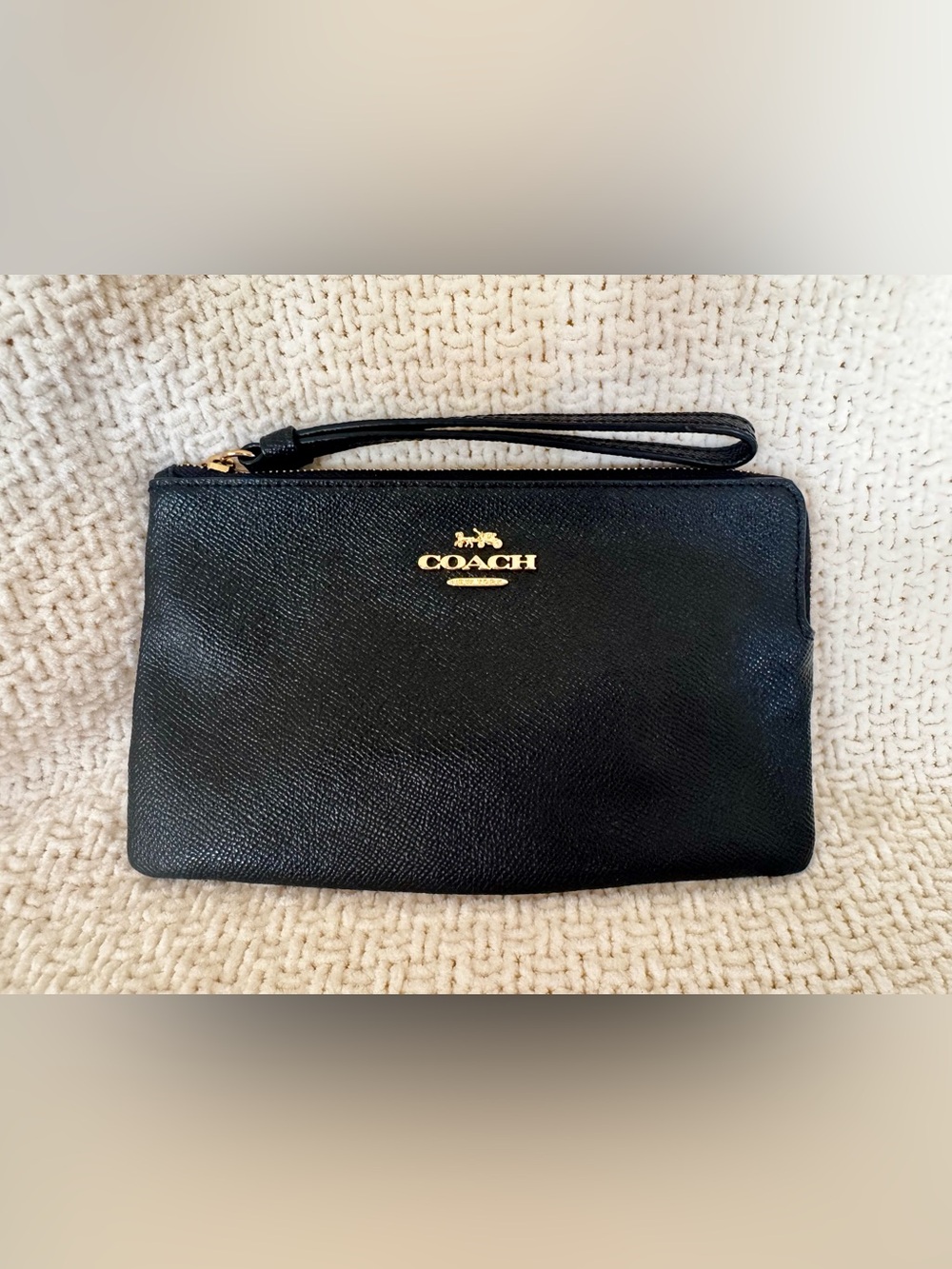COACH Large Corner Zip Wristlet, Gently Used w/ Tags